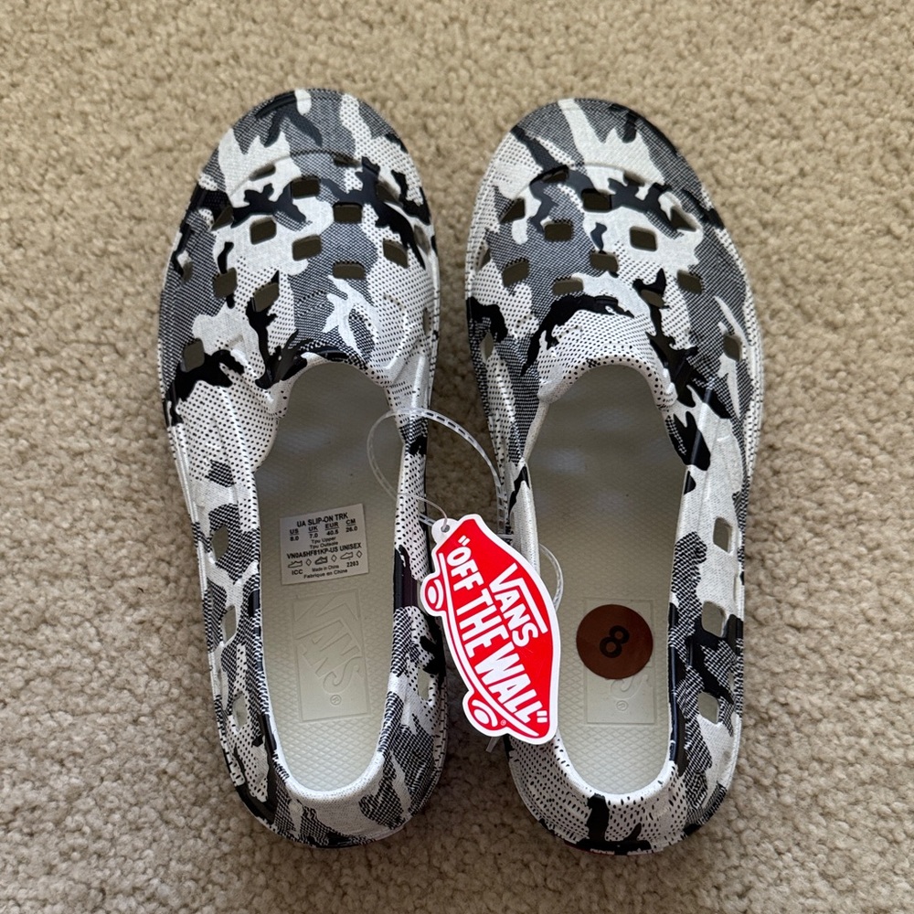 Vans Mens Camo Black and White Slip-On Sandals, men’s size 8